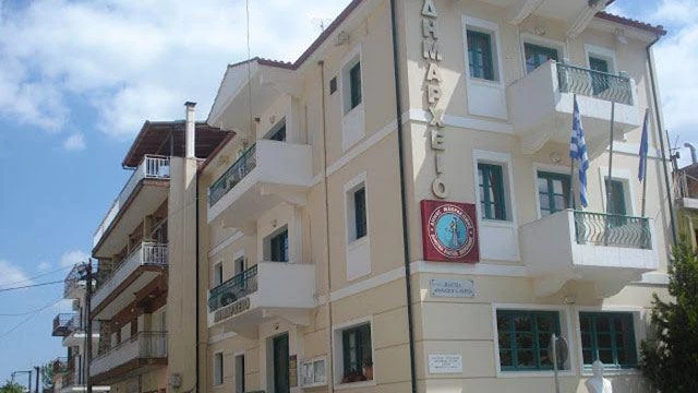 Καταζητείται Αντιδήμαρχος που άρπαξε υπάλληλο από το λαιμό για ένα στύλο